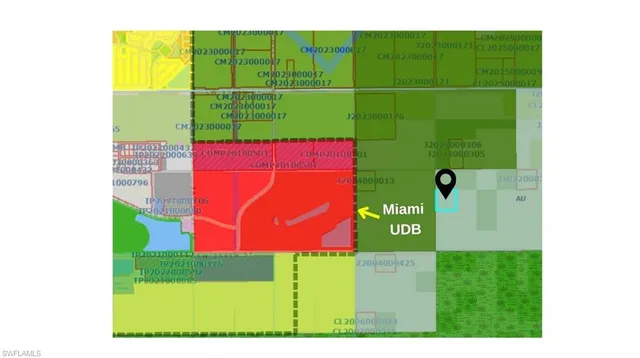 a view of a tennis court