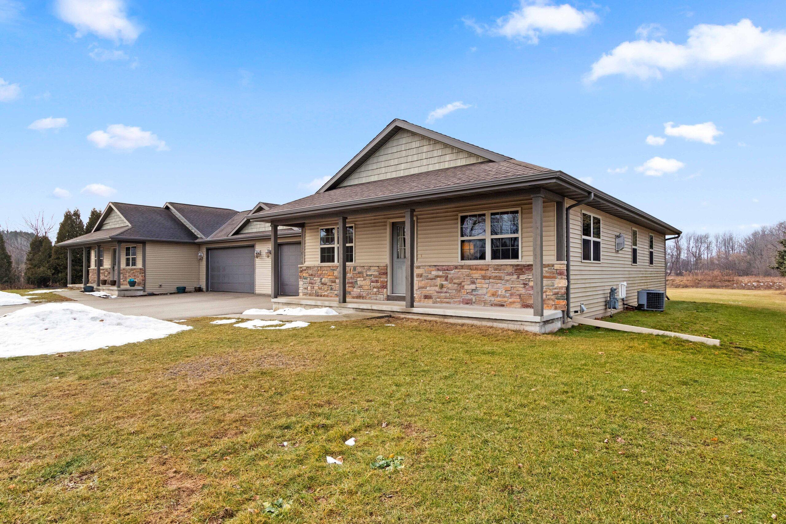 3006 South 19th Street Manitowoc, WI 54220 - Photo 2 of 38 IMG_0126-FULL.jpg-SMALL