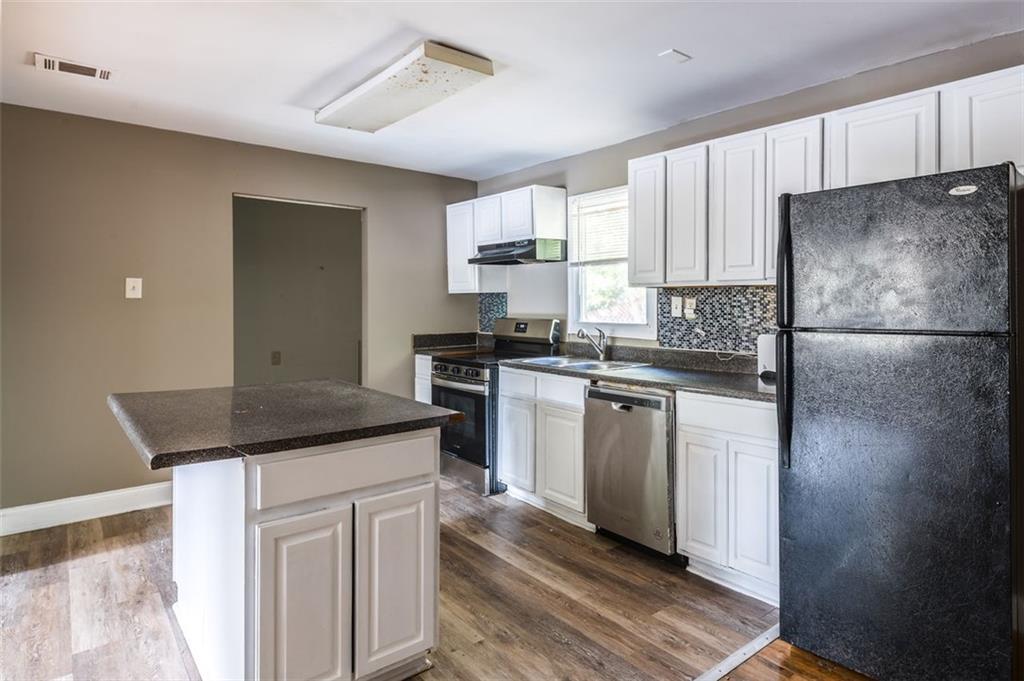 2833 Cardo Drive Northwest Atlanta, GA 30318 - Photo 2 of 24