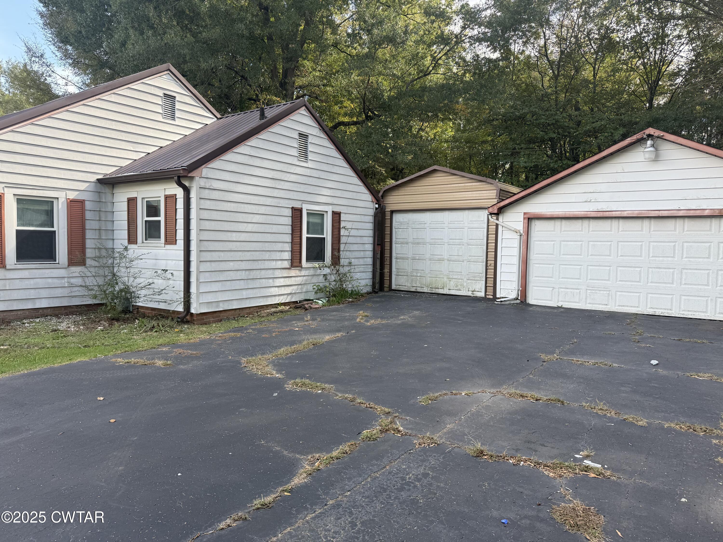 402 Harts Bridge Road Jackson, TN 38301 - Photo 2 of 15 a view of a house with a yard and garage