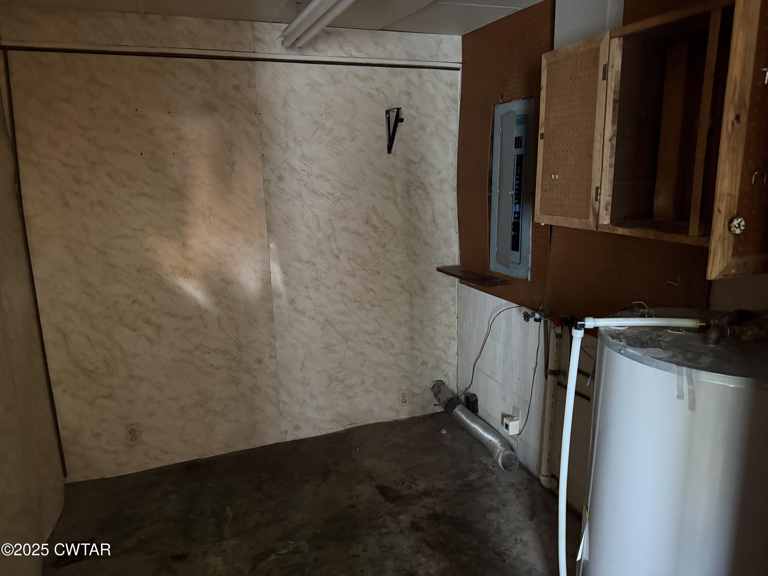 402 Harts Bridge Road Jackson, TN 38301 - Photo 10 of 15 a view of a room