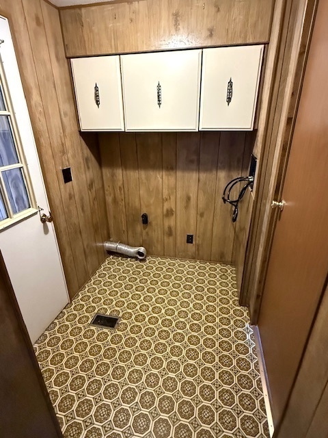 136 North Washington Street Sheffield, IL 61361 - Photo 10 of 17 a bathroom with a sink and a shower