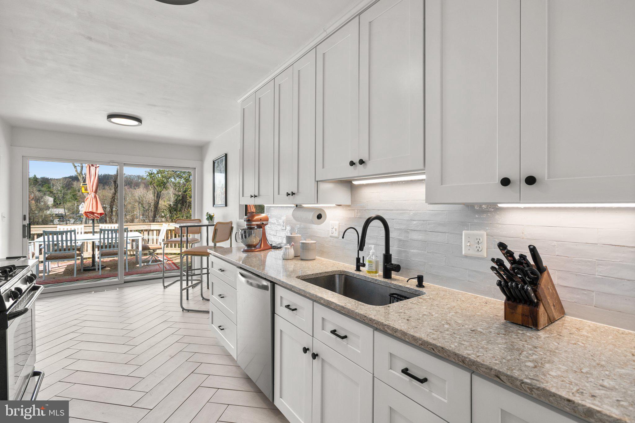 1230 Lake Falls Road Baltimore, MD 21210 - Photo 20 of 51 KITCHEN
