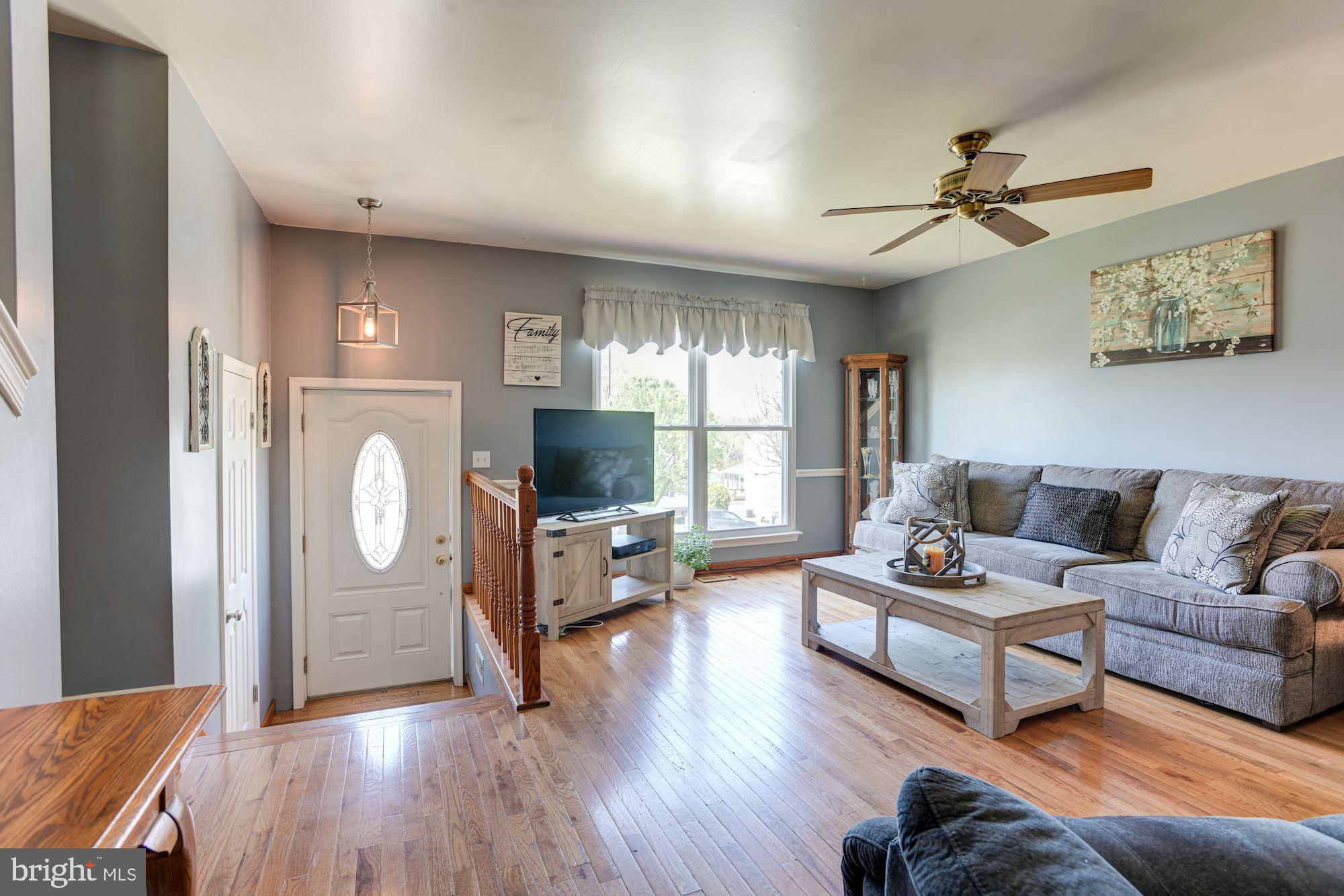 2031 Putnam Road Halethorpe, MD 21227 - Photo 2 of 25 Living Room | Hardwood Floors