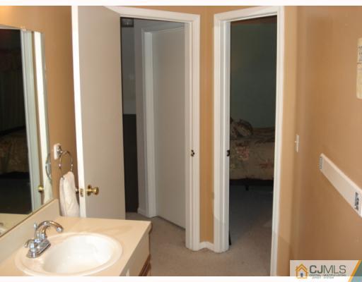 67 Renaissance Lane New Brunswick, NJ 08901 - Photo 5 of 5 Gallery Image 5