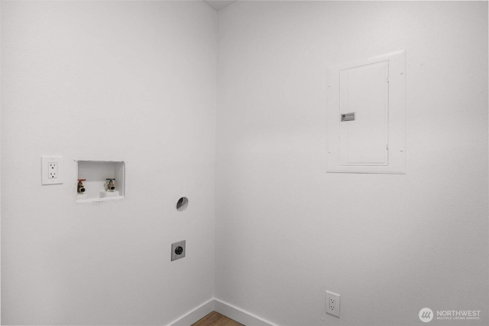 138 Southwest 116th Street, Unit G15 Seattle, WA 98146 - Photo 16 of 21 a bathroom with a sink
