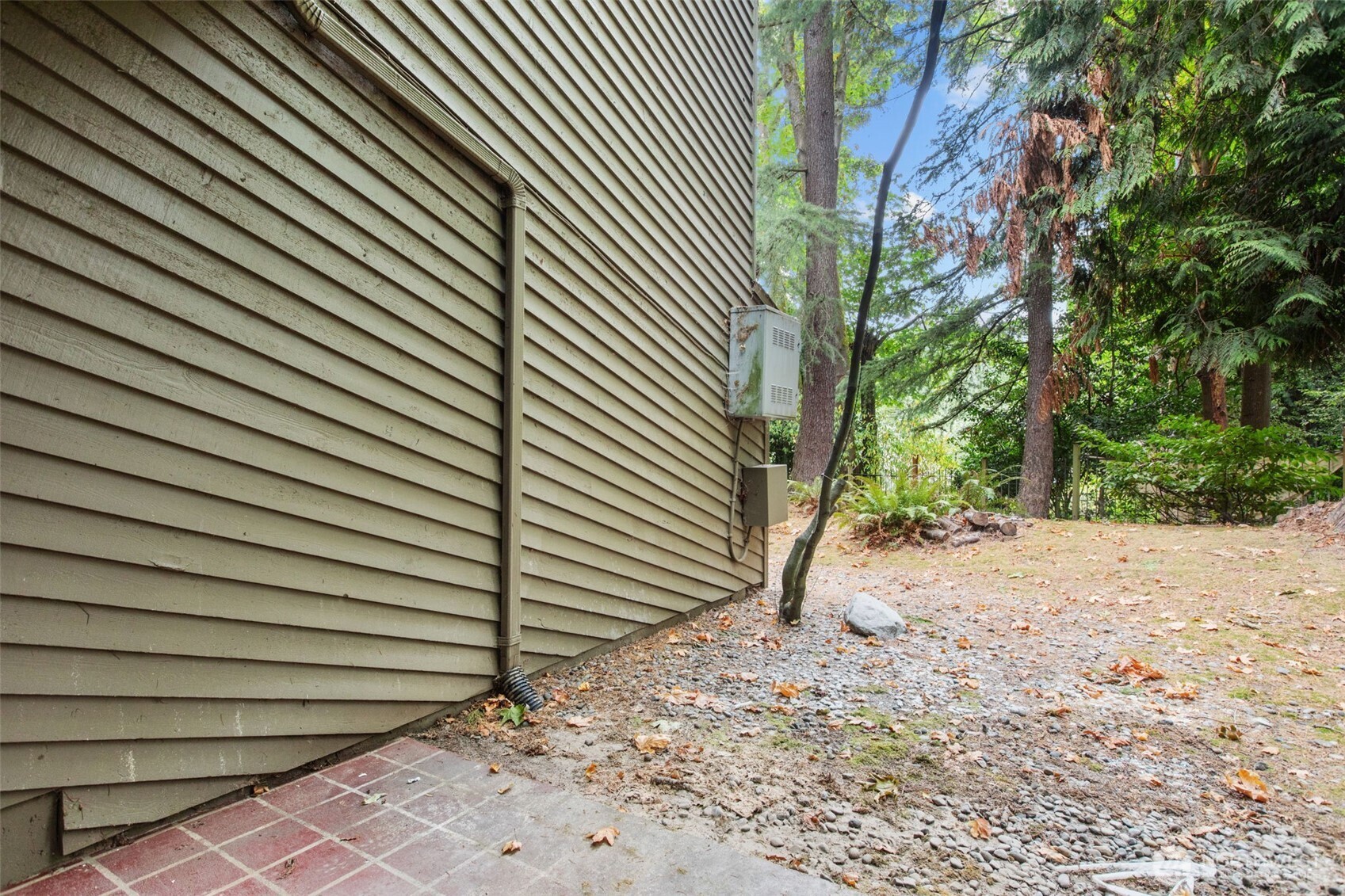 138 Southwest 116th Street, Unit G15 Seattle, WA 98146 - Photo 18 of 21 a view of a backyard of the house