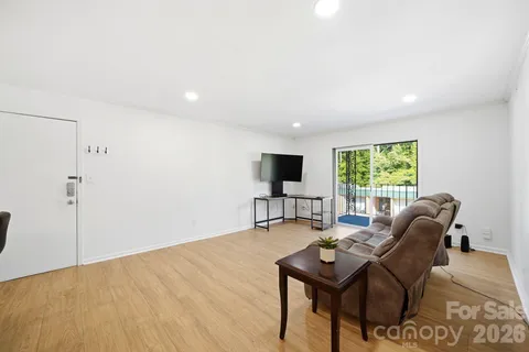 $285,000 | 4739 Hedgemore Drive, Charlotte, NC 28209