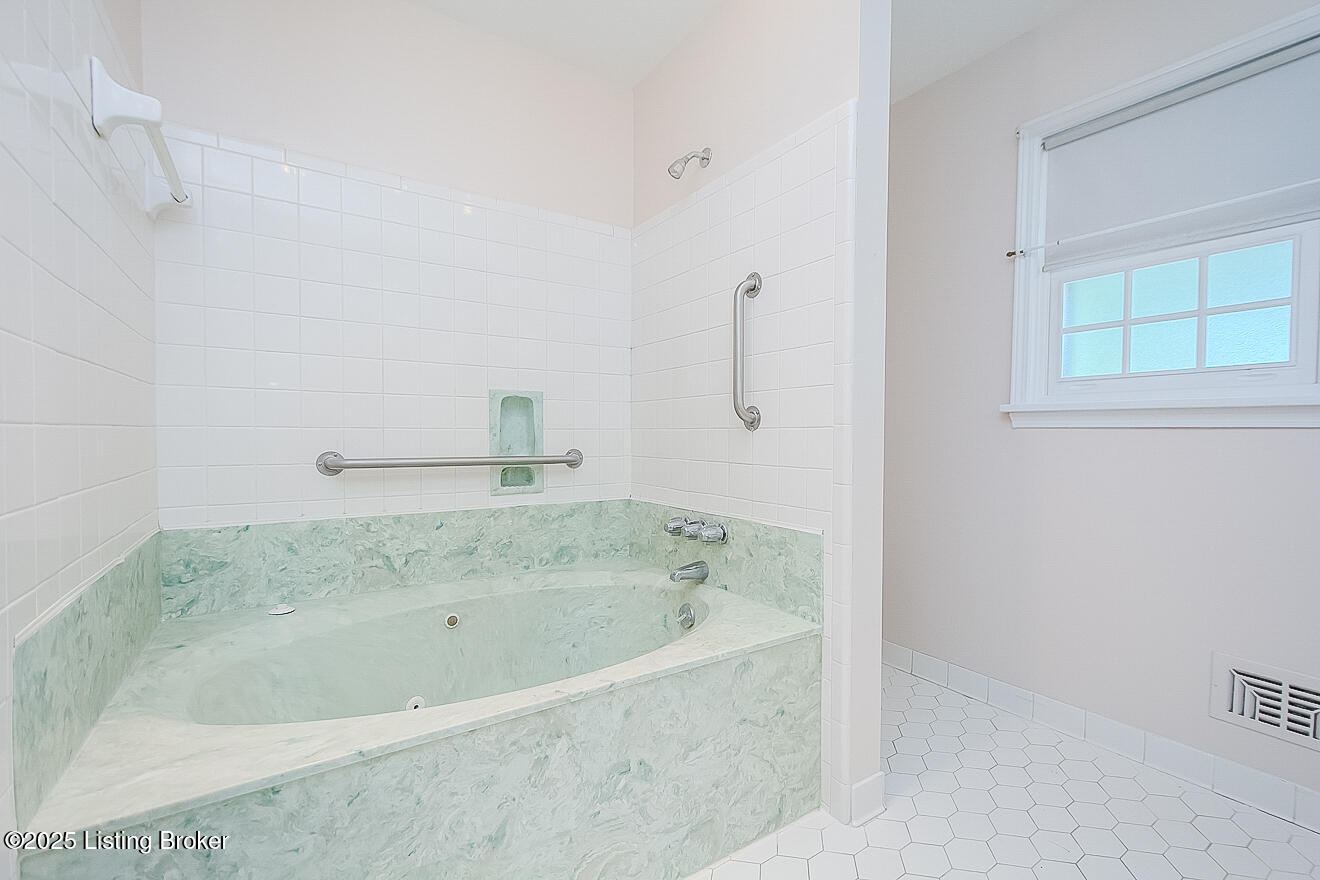 7608 Tempsclair Road Louisville, KY 40220 - Photo 30 of 49 Full Bath