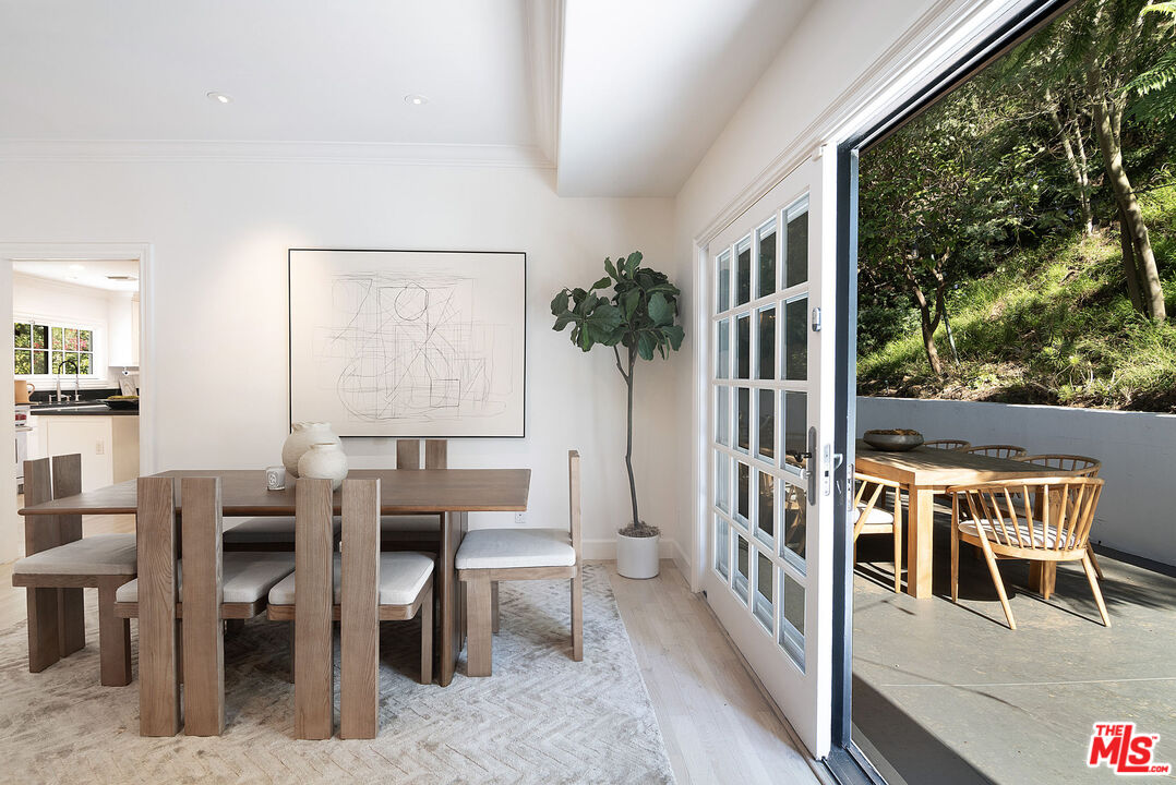 1132 Chantilly Road Los Angeles, CA 90077 - Photo 13 of 37