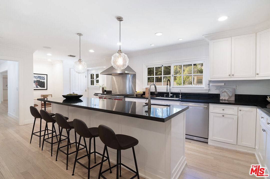 1132 Chantilly Road Los Angeles, CA 90077 - Photo 15 of 37