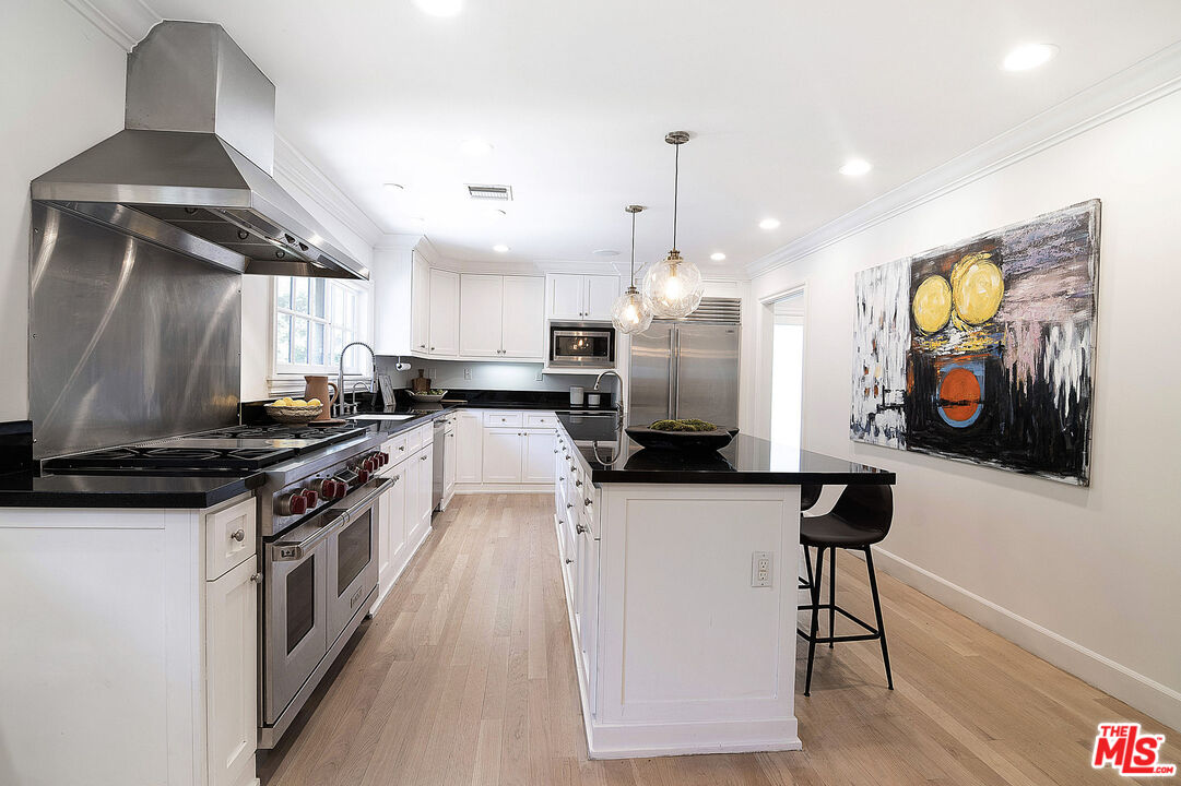 1132 Chantilly Road Los Angeles, CA 90077 - Photo 16 of 37