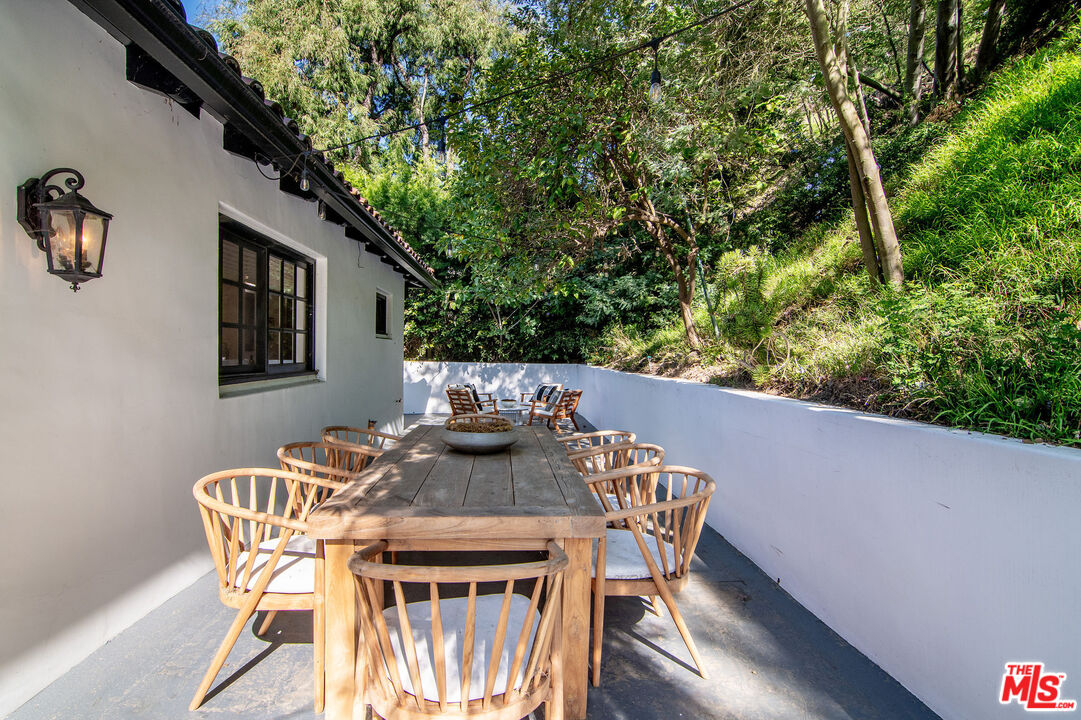 1132 Chantilly Road Los Angeles, CA 90077 - Photo 32 of 37