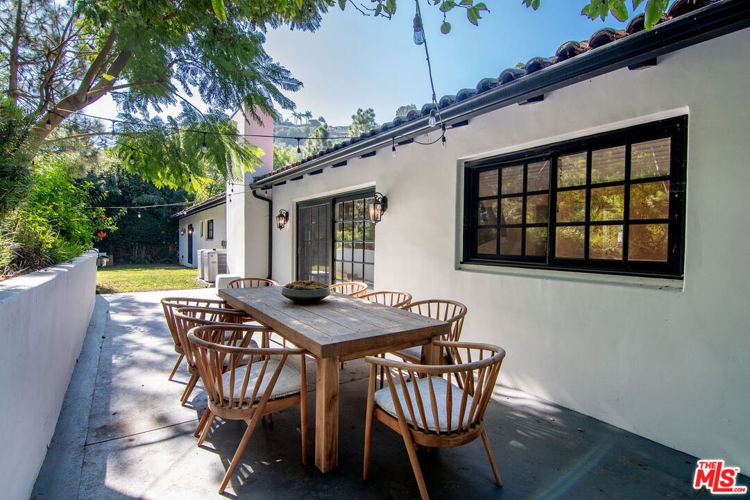 1132 Chantilly Road Los Angeles, CA 90077 - Photo 33 of 37