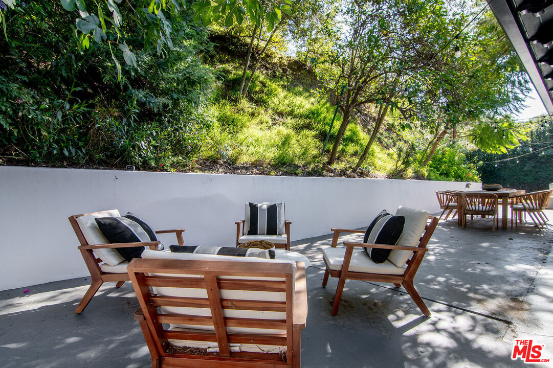 1132 Chantilly Road Los Angeles, CA 90077 - Photo 35 of 37