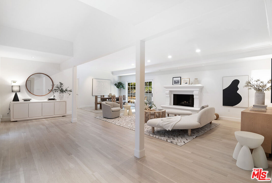 1132 Chantilly Road Los Angeles, CA 90077 - Photo 9 of 37