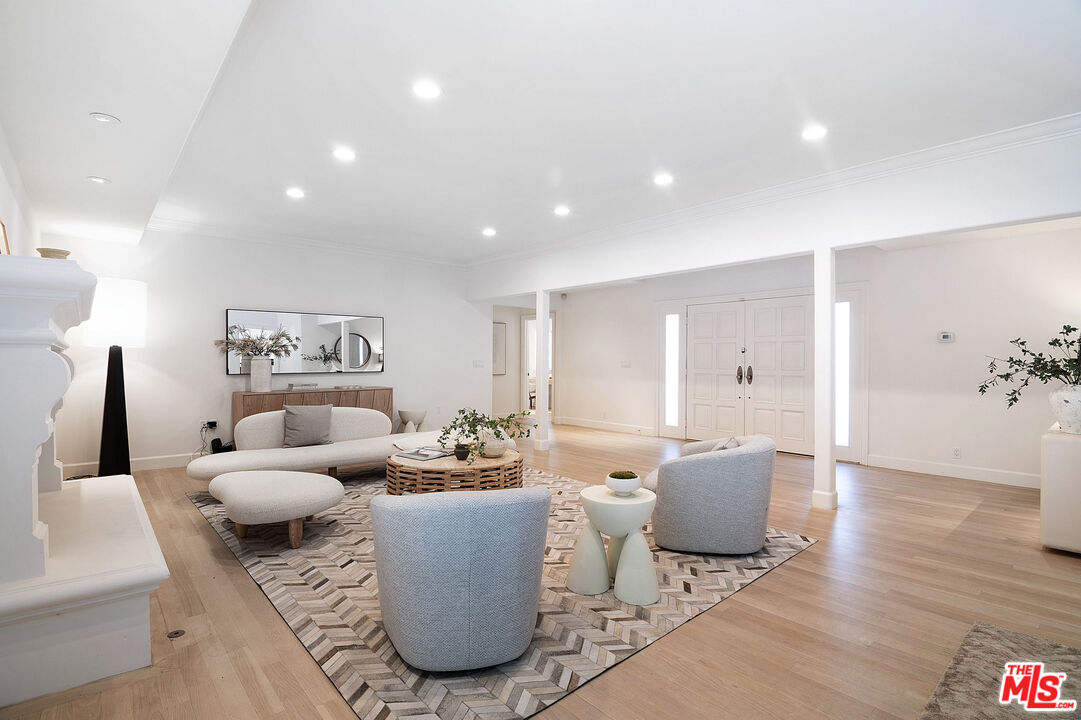 1132 Chantilly Road Los Angeles, CA 90077 - Photo 10 of 37