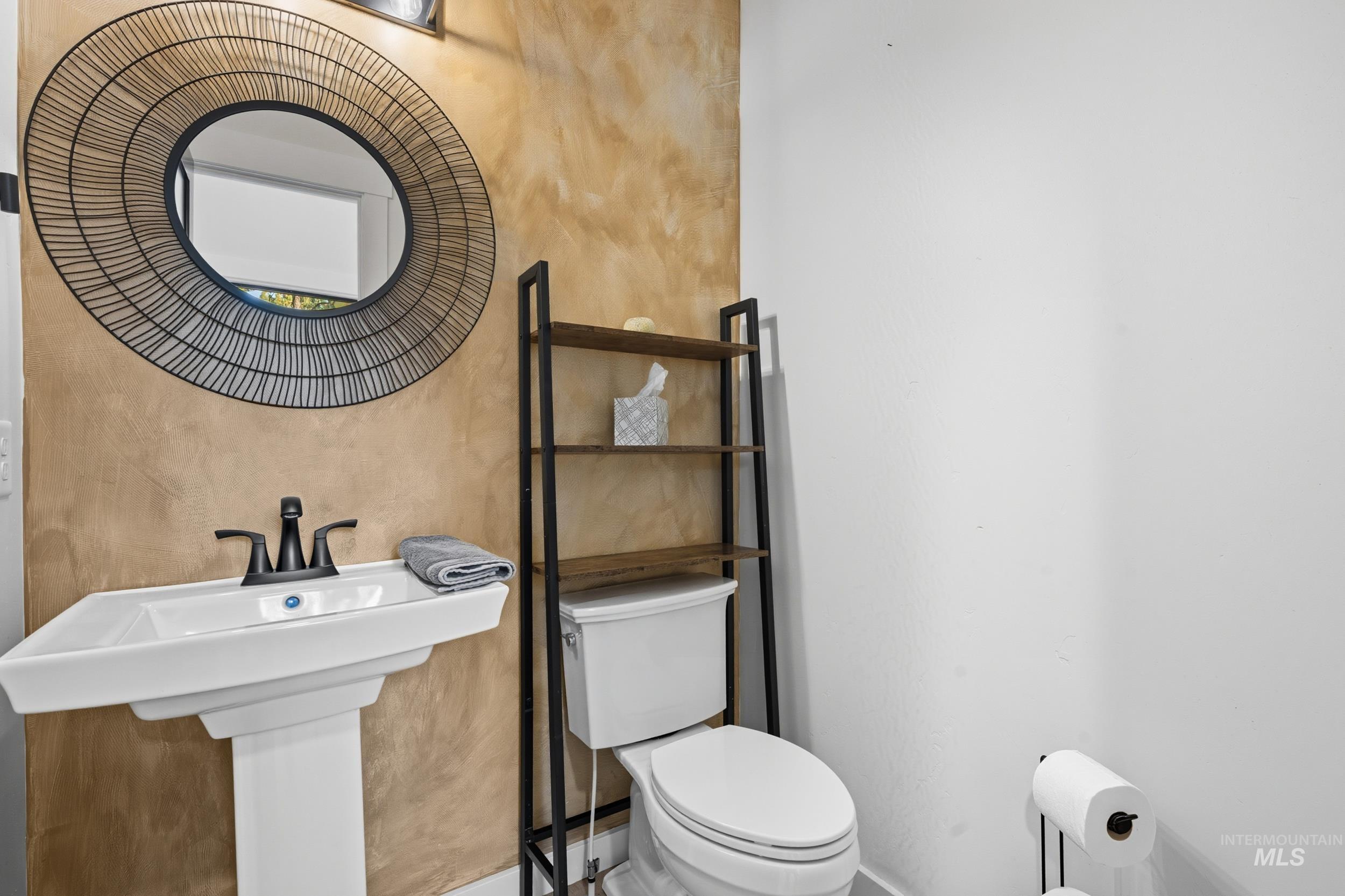 24 Rainbow Ridge Road Garden Valley, ID 83622 - Photo 14 of 32 Bathroom featuring toilet