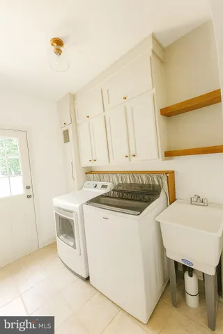 an empty room with window