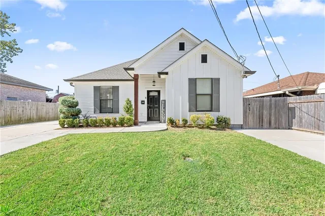 $295,000 | 525 Marino Drive, Norco, LA 70079