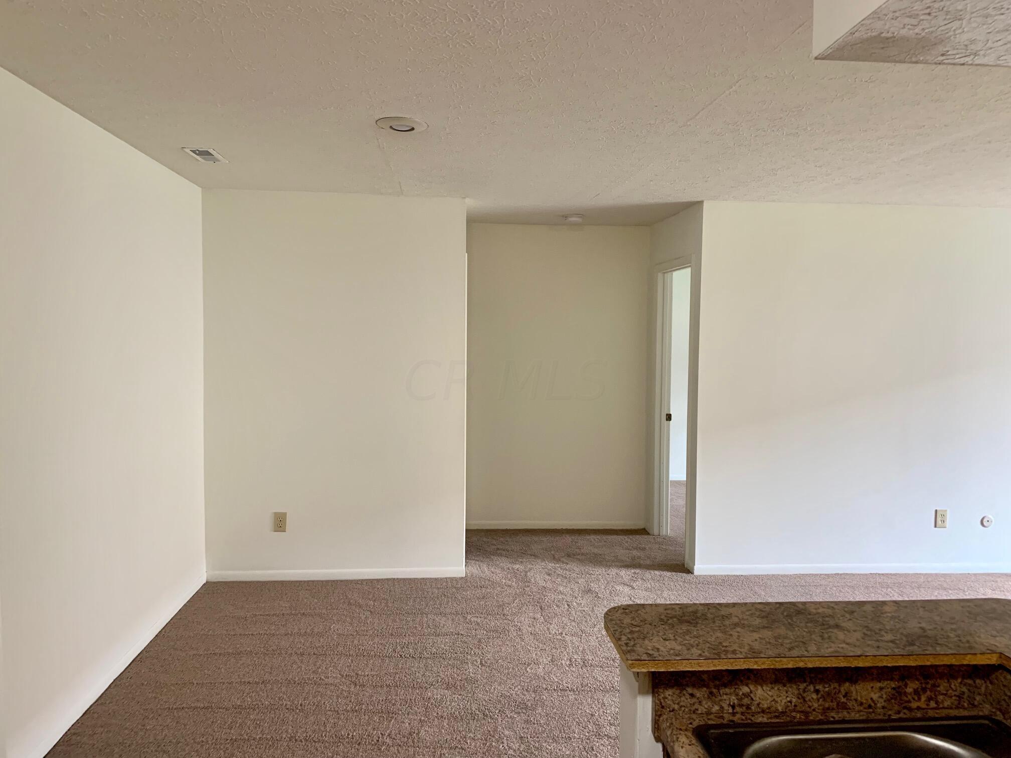 2295 Hedgerow Road, Unit 2295B Columbus, OH 43220 - Photo 4 of 23 IMG_1807