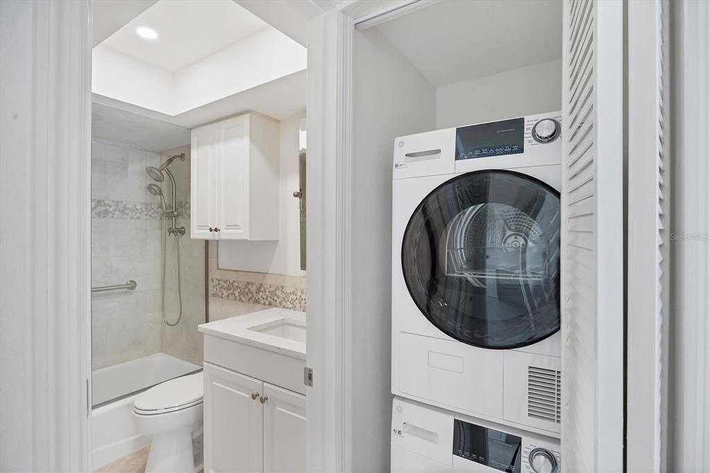 2810 North Beach Road, Unit D205 Englewood, FL 34223 - Photo 33 of 48 a bathroom with a toilet and a sink