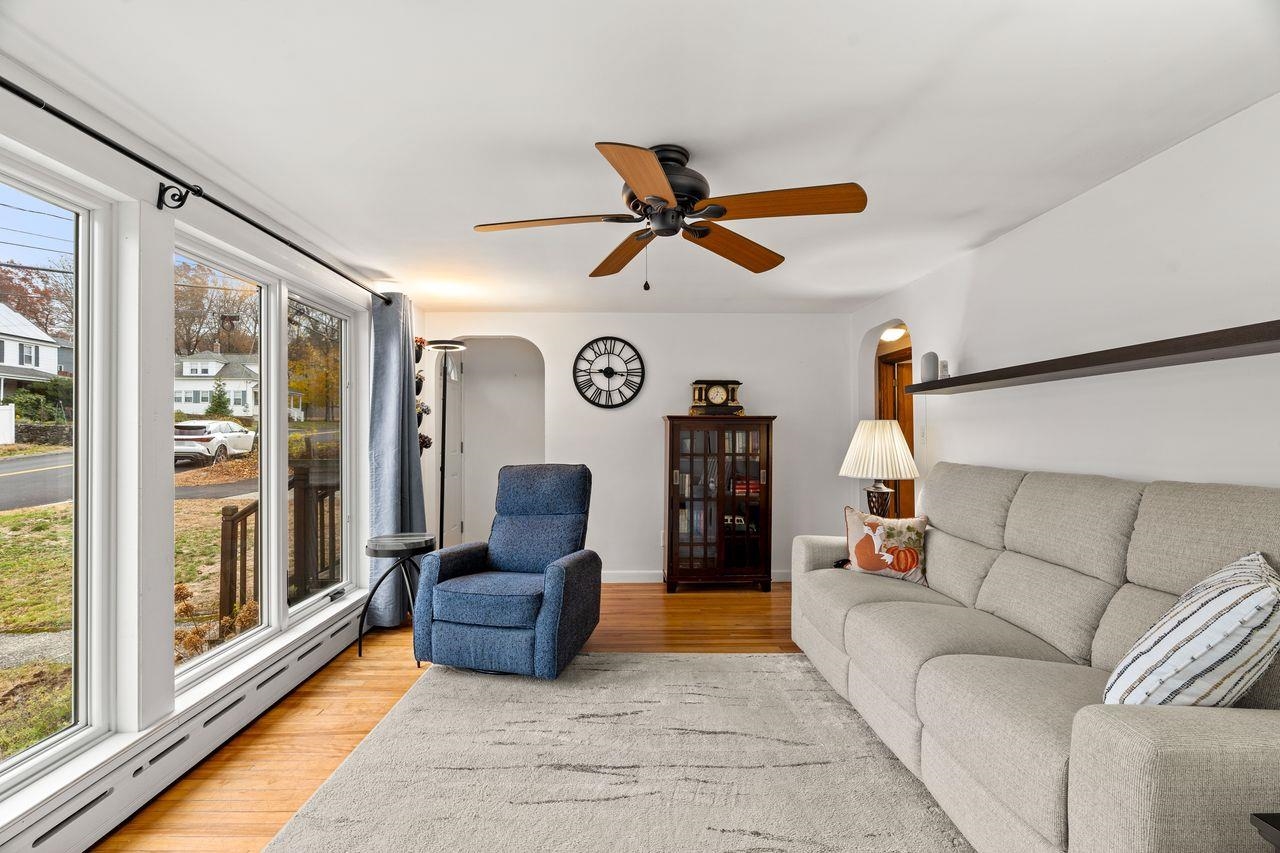 27 Fifield Street Nashua, NH 03060 - Photo 4 of 52 Gallery Image 4