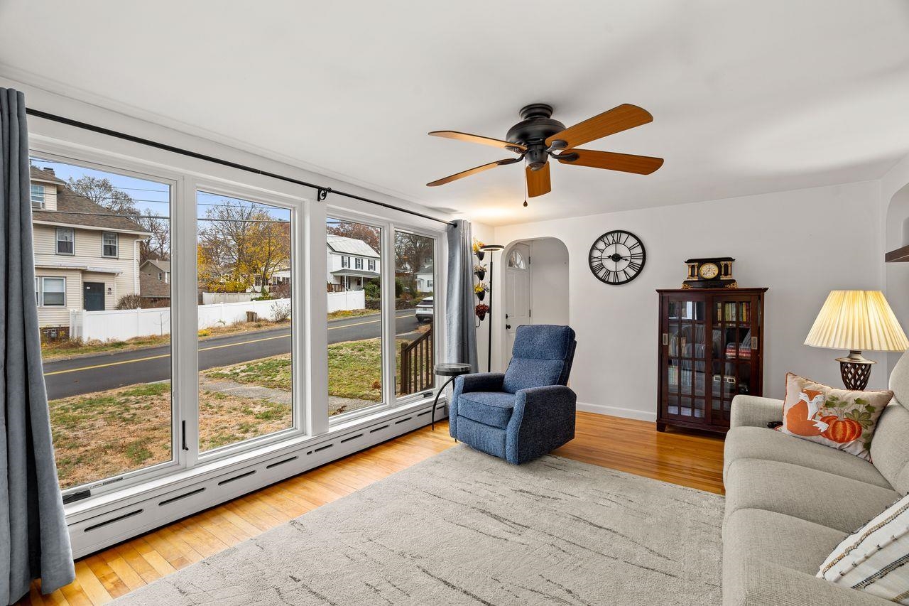 27 Fifield Street Nashua, NH 03060 - Photo 5 of 52 Gallery Image 5
