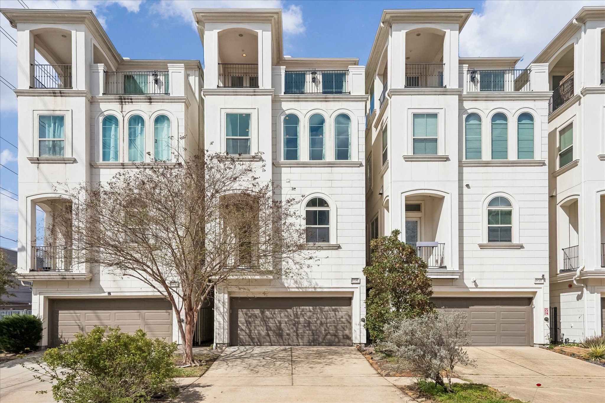 4016 Barnes Street Houston, TX 77007 - Photo 1 of 37 a front view of a multi story residential apartment building