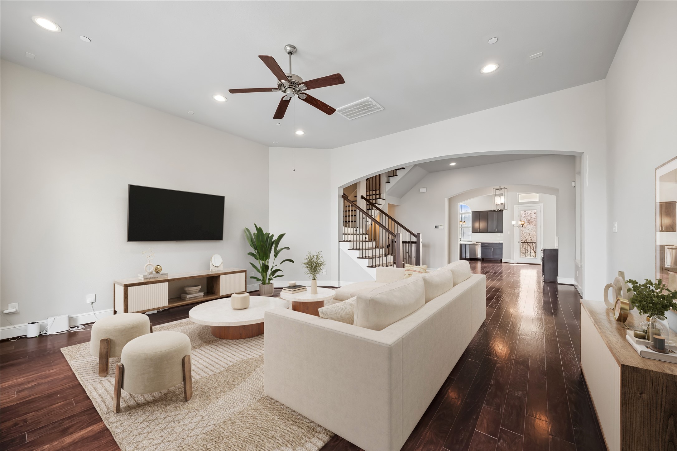 4016 Barnes Street Houston, TX 77007 - Photo 19 of 37 a living room with furniture and a flat screen tv