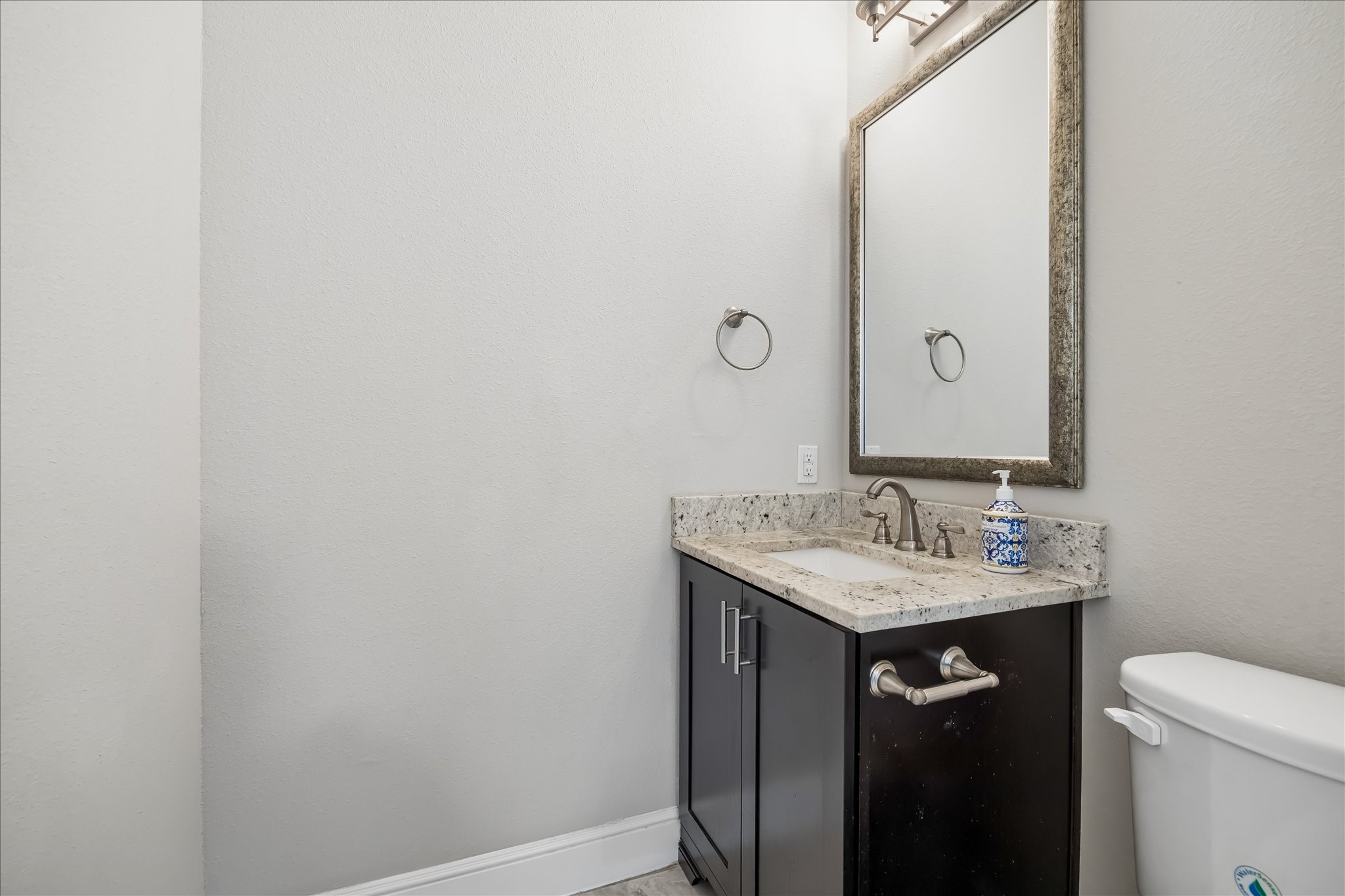 4016 Barnes Street Houston, TX 77007 - Photo 22 of 37 a bathroom with a sink and a mirror