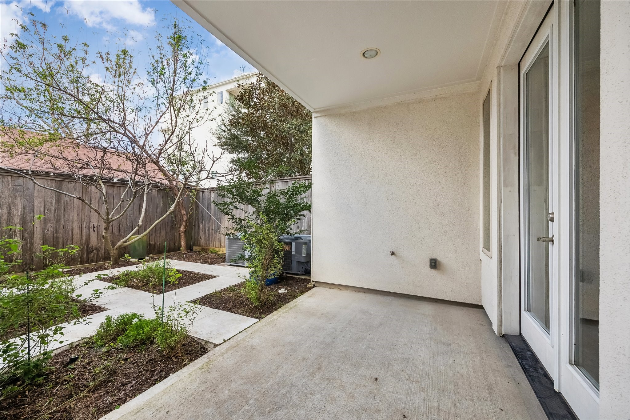 4016 Barnes Street Houston, TX 77007 - Photo 3 of 37 a backyard of a house with table and chairs