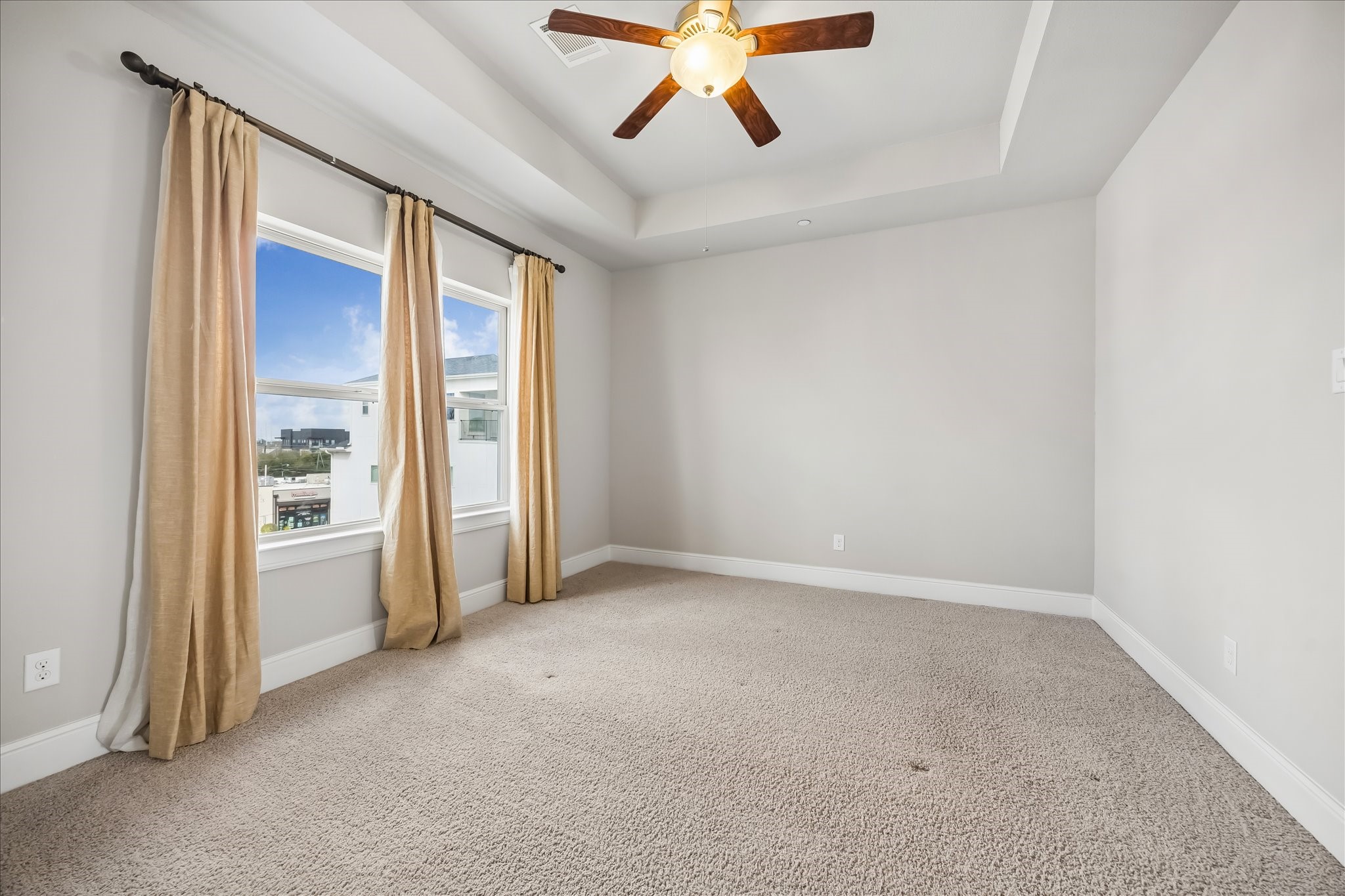 4016 Barnes Street Houston, TX 77007 - Photo 35 of 37 a view of a livingroom with a ceiling fan and window