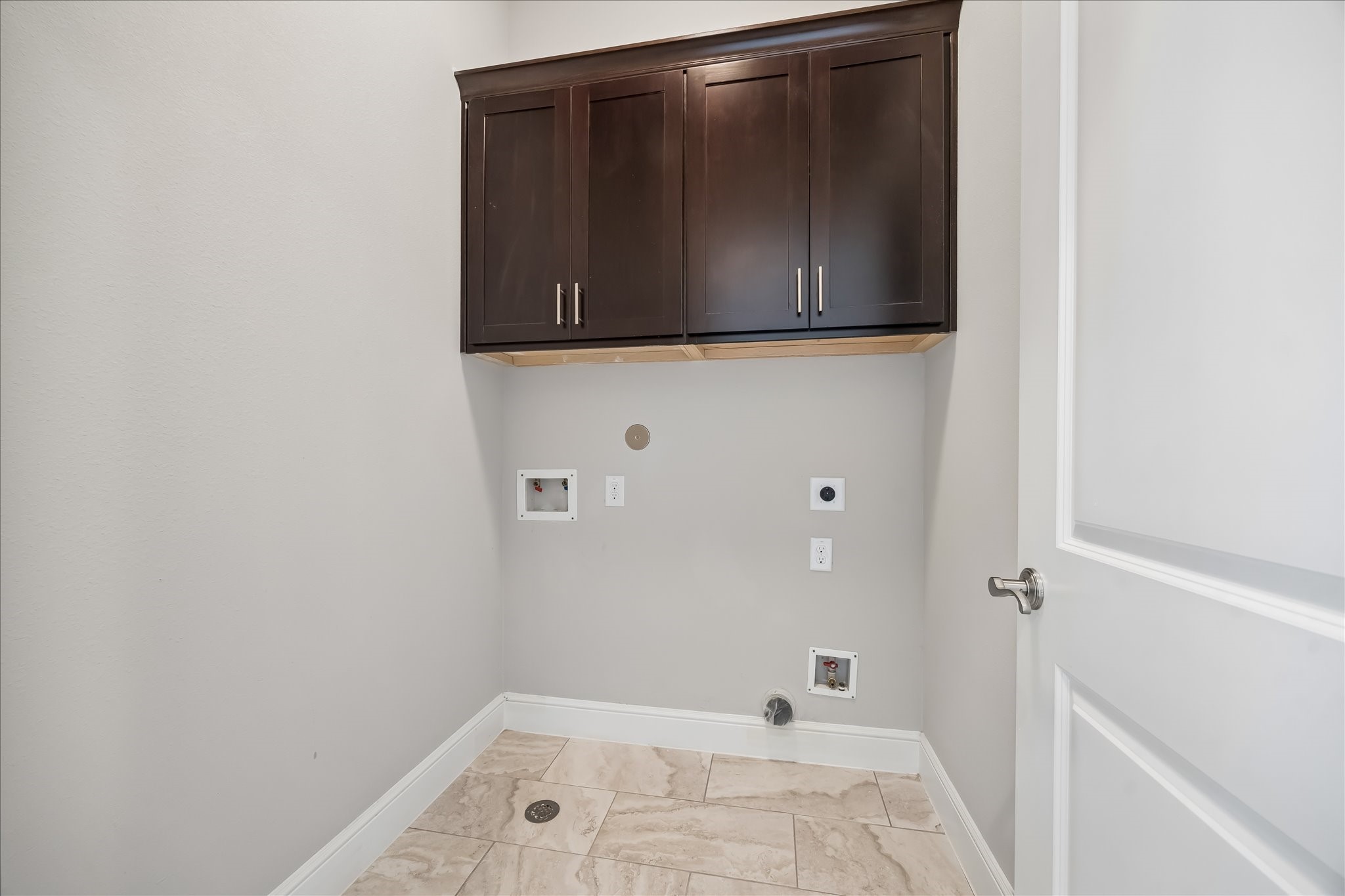 4016 Barnes Street Houston, TX 77007 - Photo 37 of 37 a bathroom with a shower and cabinets