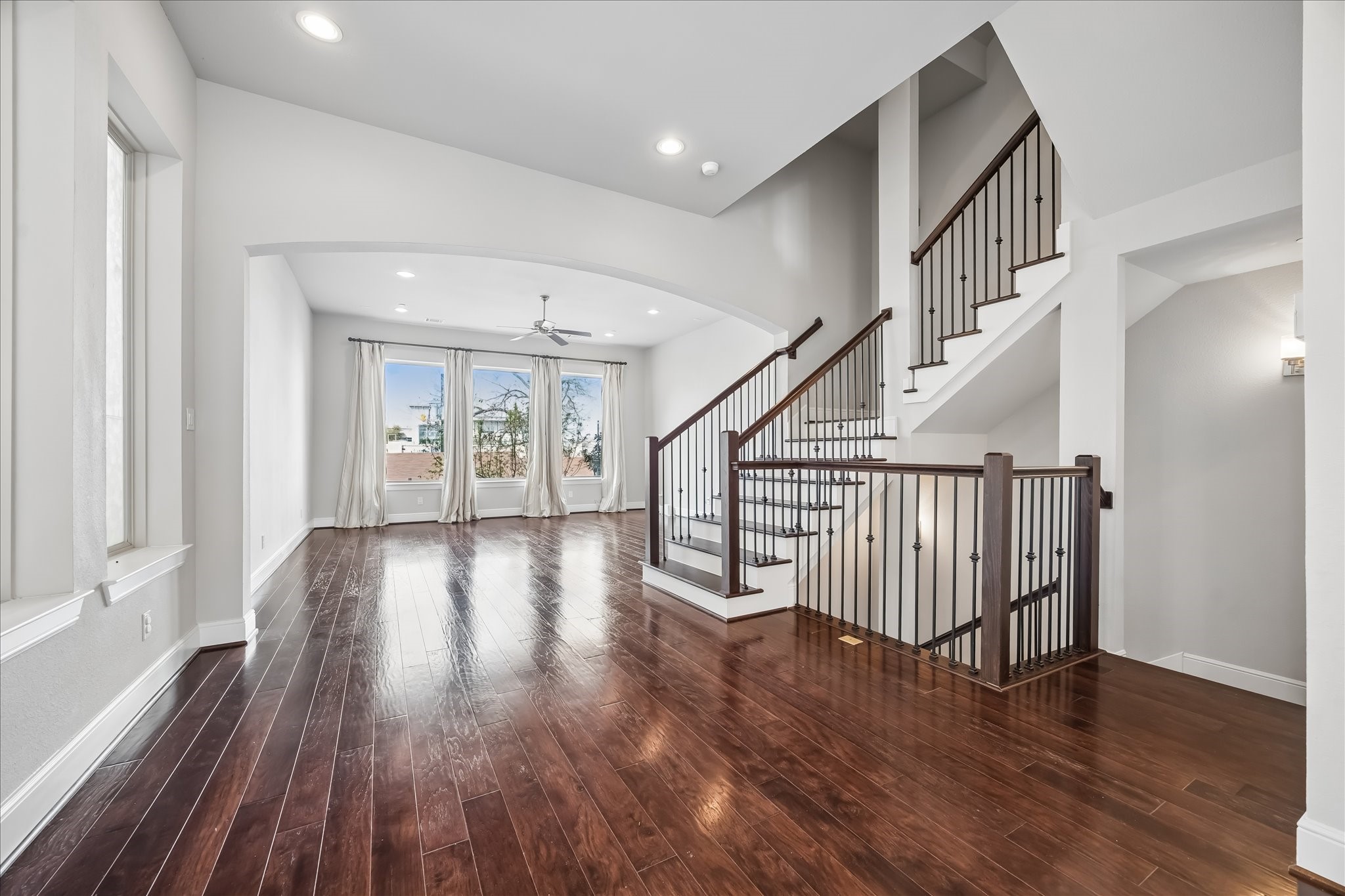 4016 Barnes Street Houston, TX 77007 - Photo 4 of 37 a view of entryway with wooden floor