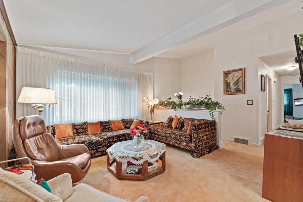 2 Bates Street Burlington, MA 01803 - Photo 7 of 30