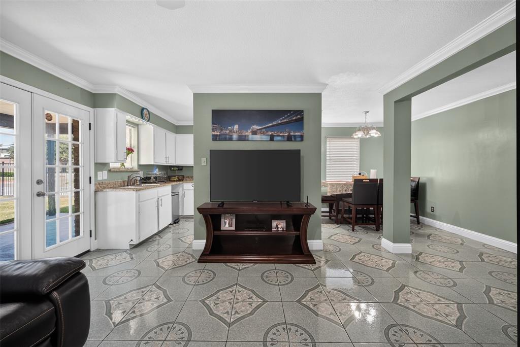 519 East 8th Street Irving, TX 75060 - Photo 6 of 31