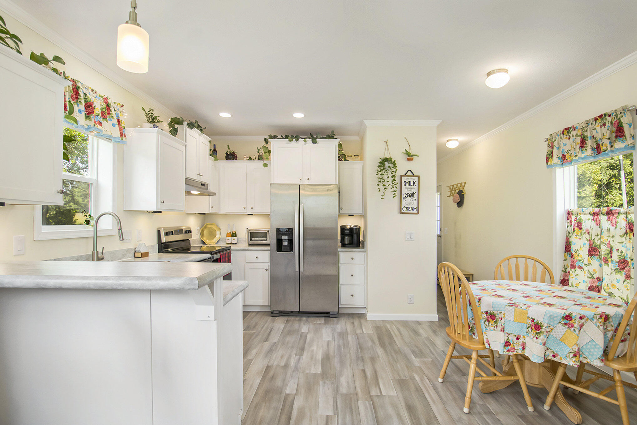 17033 Kessington Road Cassopolis, MI 49031 - Photo 3 of 18 Kitchen with counter top seating area