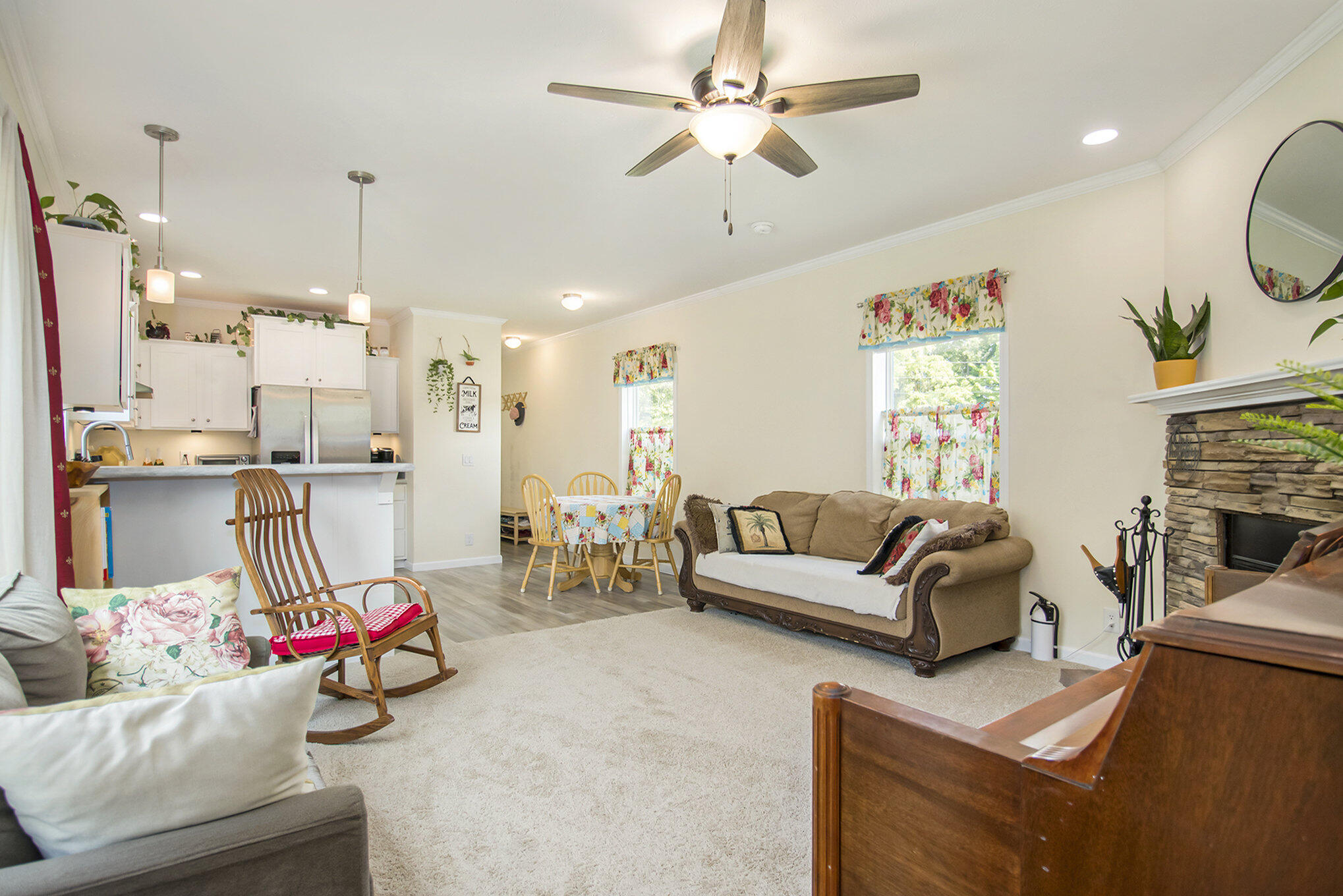17033 Kessington Road Cassopolis, MI 49031 - Photo 5 of 18 Living room
