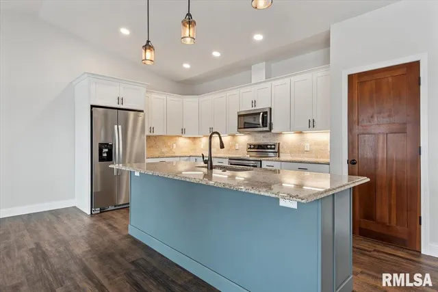 $500,000 | 47 Durbin Terrace, Chatham, IL 62629