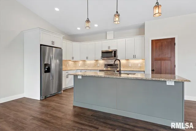 $500,000 | 47 Durbin Terrace, Chatham, IL 62629