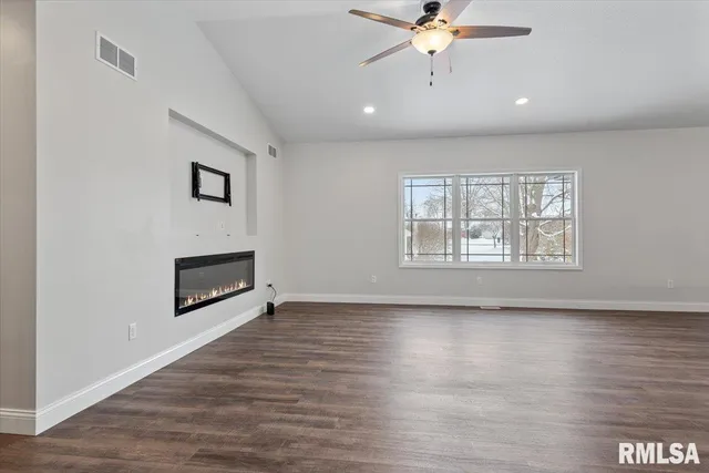 $500,000 | 47 Durbin Terrace, Chatham, IL 62629