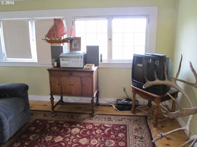 207 Mccoy Moro, OR 97039 - Photo 7 of 13 Gallery Image 7