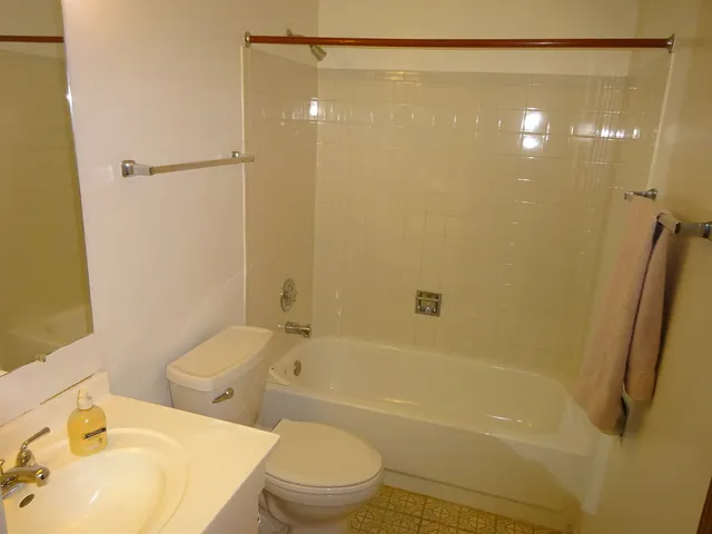 $199,900 | 1793 Goddard Lane, Hanover Park, IL 60133