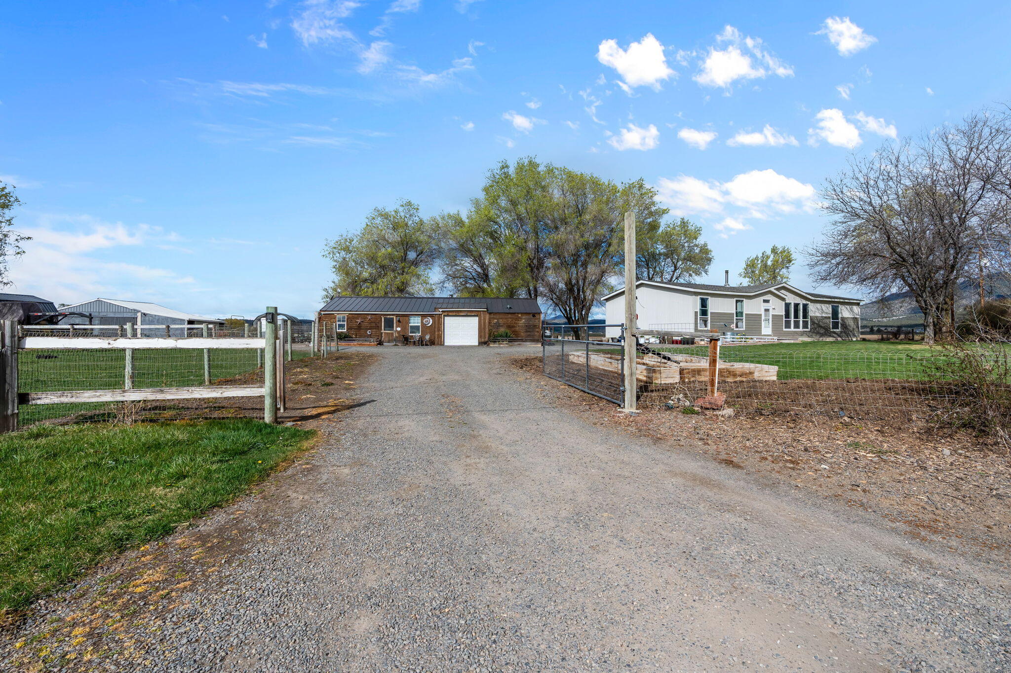 7651 Edwards Road Prineville, OR 97754 - Photo 18 of 54 2026_04_02_7651_NE_Edwards_Rd_Pv-1