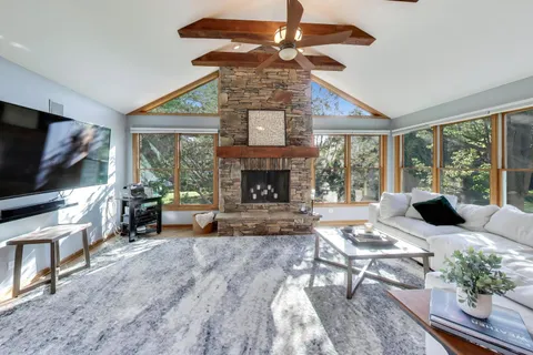 $749,900 | 845 Saugatuck Trail, Vernon Hills, IL 60061