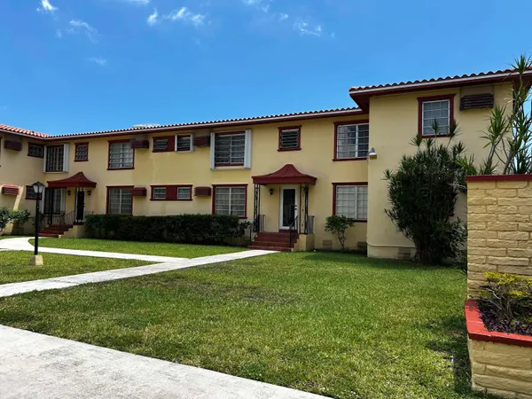 $2,000 | 631 Southwest 11th Street, Unit 1W, Miami, FL 33129