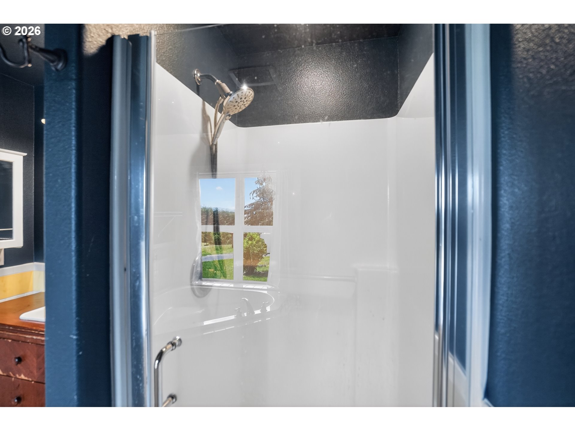 8701 Northeast Sorenson Road La Center, WA 98629 - Photo 31 of 42 Owner's Suite Bathroom