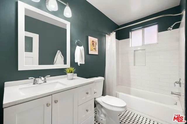 $1,500,000 | 2243 India Street, Los Angeles, CA 90039