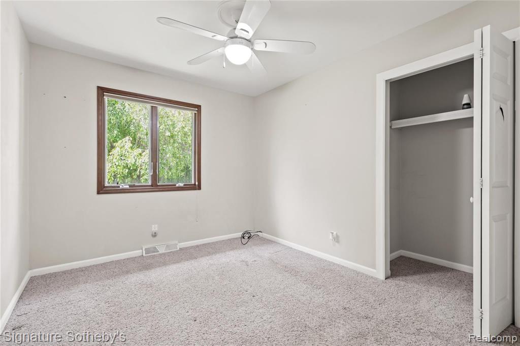9241 White Lake Road Fenton, MI 48430 - Photo 16 of 27